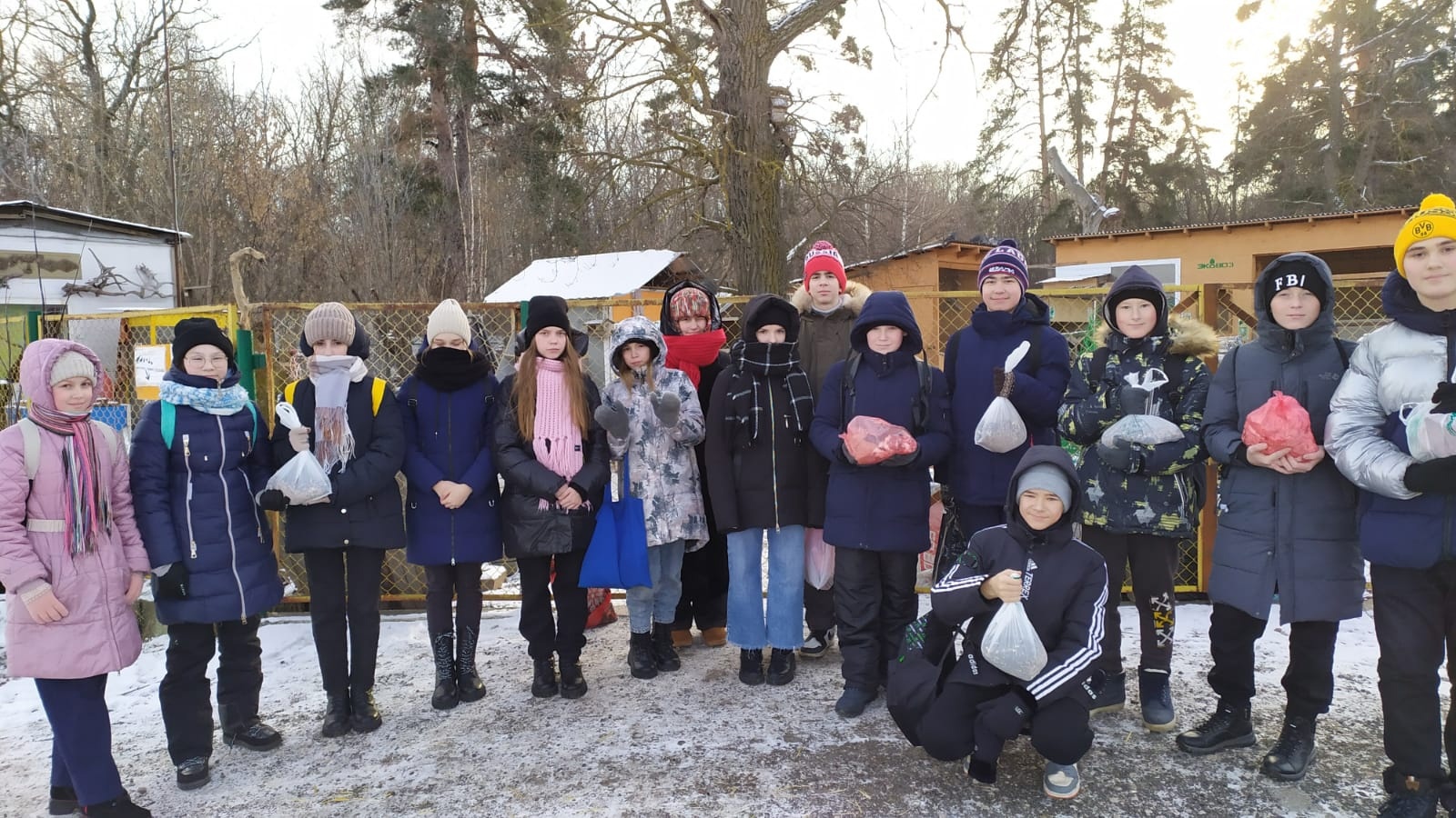 Участники проекта «Доброшефство» из Школы № 23  Тольятти  помогают подшефному «Приюту для птиц».