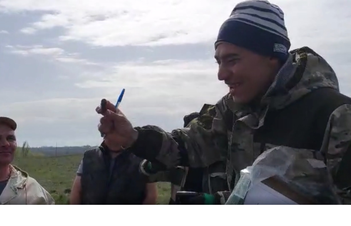 Поисковики обнаружили сразу несколько капсул с именами солдат в Волгоградской области. Фото: кадр видео
