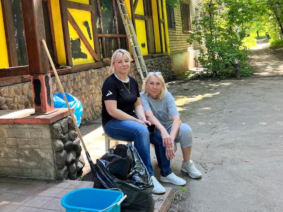 Марина Леонович (справа) уже больше 20 лет является волонтером. Фото: Центр "Электричка"