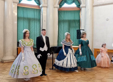 Бал волонтеров состоялся во дворце Санкт-Петербурга