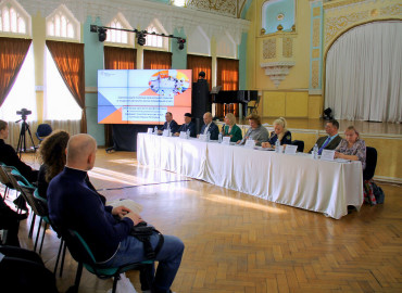 Более 300 специалистов приняли участие в конференции, посвященной работе с кризисными семьями в Москве