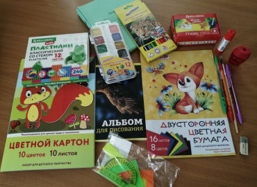 В Саратове для детей из ДНР и ЛНР устроили праздник и подарили школьные наборы