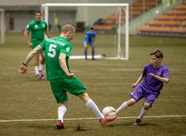 В Свердловской области организовали бесплатные занятия футболом для детей-сирот