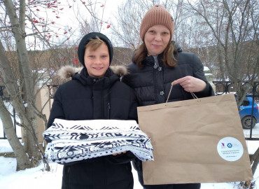 Особенные мастера сшили комплекты постельного белья в подарок семьям из Новоуральска, оказавшимся в трудной ситуации