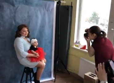 Фонд «Провидение» устроил день красоты и профессиональную фотосессию для мам недоношенных малышей