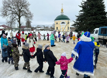 Команда проекта «Новый год по-соседски» проведет первые праздники в деревнях Владимирской области и раздаст 1,5 тысячи подарков детям