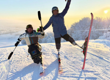 Тренировки по горнолыжному спорту, доступному спортсменам на колясках, запустили в Санкт-Петербурге