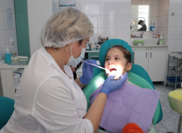 «Зубная фея»: как особенных детей учат не бояться стоматолога и парикмахера в Севастополе