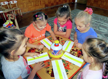 В Смоленске дошколят учат в формате «Что? Где? Когда?» не играть с огнем