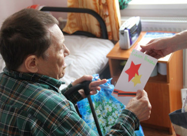 20 апреля в Саду имени Баумана можно будет подписать открытки, которые приготовили школьники для одиноких стариков