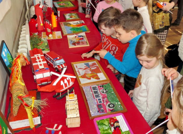 В Смоленске открылась выставка детского творчества по противопожарной тематике