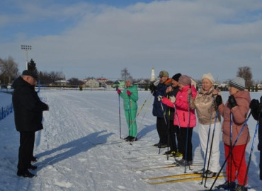 В Прохоровке пенсионеров ставят на лыжи: в поселке открылся Университет третьего возраста