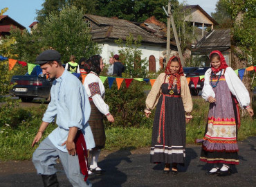 Итоги «Арт-экспедиции в Курбе»: как жители села под Ярославлем воссоздают народную культуру