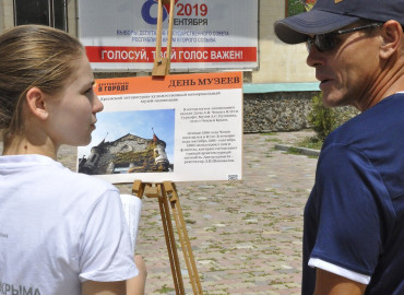 Волонтеры Крыма рассказывают горожанам и гостям историю культуры полуострова