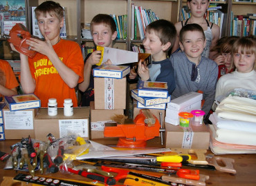 Жители Калужской области могут помочь нуждающимся социальным учреждениям подготовить детей к новому учебному году