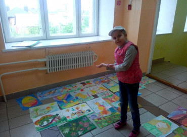 10-летняя художница из Оренбурга, которая почти не видит, создает красочные полотна