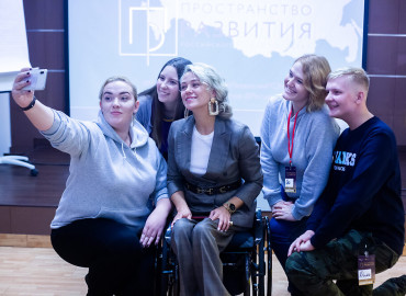 «Мисс мира» среди девушек на инвалидных колясках поддержала социальный проект Новгородской области