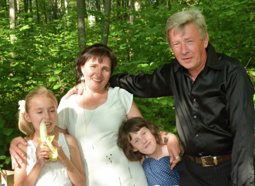 "Поедешь с нами?": папа двух приемных дочек из Архангельска рассказывает свою историю отцовства