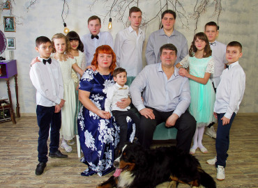 Любовь – это не чувство, а решение: супруги Ощепковы из Свердловской области стали приемными родителями и воспитали 10 детей