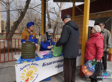 В Волжском волонтеры каждый месяц раздают 1700 бесплатных обедов нуждающимся