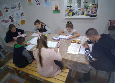 Ростовские школьники из многодетных семей получат ноутбуки, письменные столы и смогут подтянуть знания с репетиторами