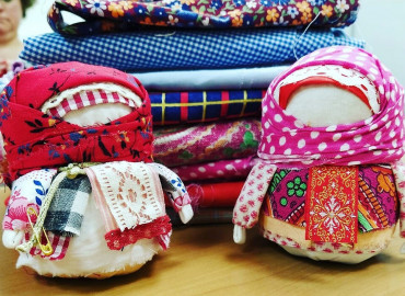 "Бабушкина кукла": возрождение старинных традиций помогает поддержать пожилых в домах престарелых