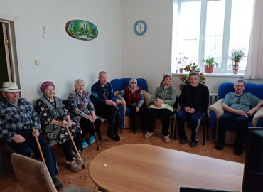Челябинские волонтеры запустили обучающий проект для пожилых и готовят онлайн-концерт для домов престарелых