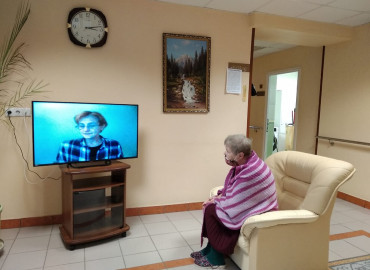 Серебряные волонтеры Москвы и Подмосковья читают классику пожилым онлайн