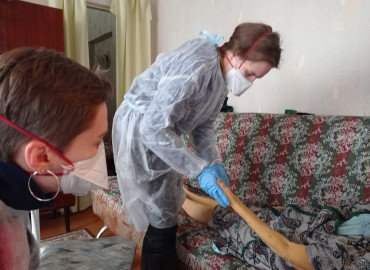 Один день из жизни выездной службы, которая помогает паллиативным больным в Омске