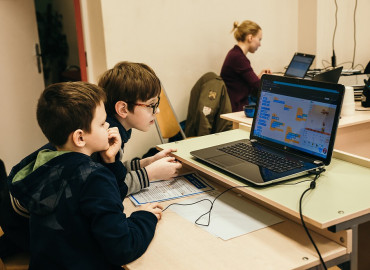 Общественники из Петербурга бесплатно научат учителей и школьников верстке и программированию
