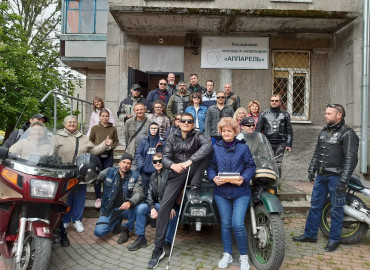 В Калининграде слабовидящие и незрячие пробуют езду на мотоциклах и учатся приемам самообороны