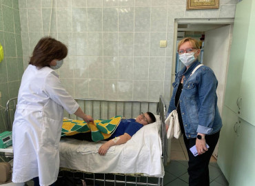 «Вяжи и кутай»: в Нижнем Новгороде рукодельницы связали пледы, чтобы согреть малышей в реанимации
