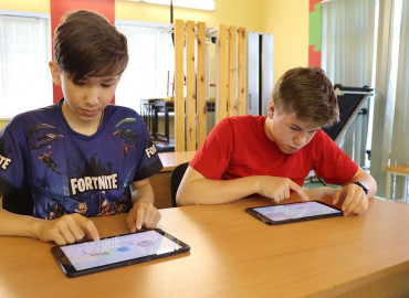 40 ребят из детской деревни-SOS Вологда научились управлять роботом на киберсоревнованиях