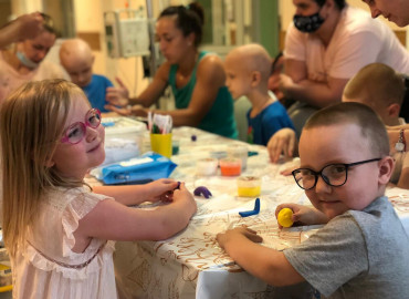 Детский смех и улыбки родителей: в онкоотделения больницы в Солнцево возвращаются праздники для детей