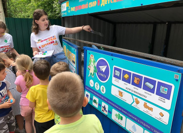 Эко-уроки для малышей: в Азове дошкольники учатся сортировать мусор