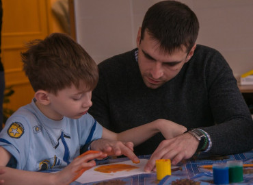 Тьюторы будут сопровождать детей-сирот из 11 учреждений Петербурга на кружки и секции и вместе делать уроки