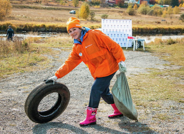 День реки: за два часа волонтёры собрали 14 тонн мусора с берегов рек в десяти городах России
