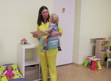 Быть ближе, будто родная мама: в Петербурге волонтеры качают сирот с помощью хипситов