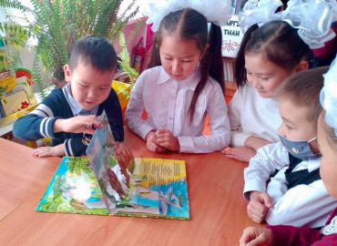 Русская гуманитарная миссия передала в школы Киргизии 2 тысячи книг на русском языке