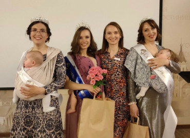 Не отрываясь от дел и малыша: в Нижнем Новгороде выбрали слингомаму года