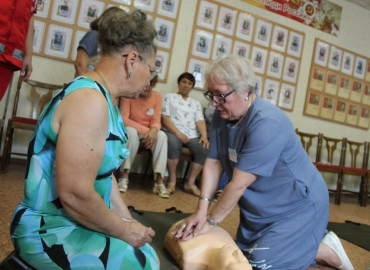 «Первая помощь не знает возраста»: амурских пенсионеров учат спасать пострадавших