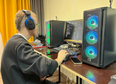 Воспитанникам Богоявленского детского дома в Нижегородской области подарили киберспортивные компьютеры