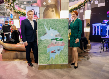 Социальные предприниматели вместе с посетителями выставки-форума «Россия» на ВДНХ создали полутораметровое панно с символом города Выкса