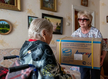Ветеран из Екатеринбурга получила инвалидную коляску благодаря участию россиян в благотворительном марафоне «Поезд милосердия»