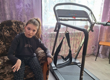 15-летняя девочка с ДЦП из села в Белгородской области получила тренажер для реабилитации благодаря участию россиян в новогодней акции