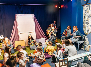 Сказочный день в "Доме Счастья": семей, воспитывающих детей с инвалидностью, приглашают на три бесплатных кукольных спектакля в Перми