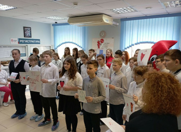 Школьники поздравили владимирскую станцию переливания крови с 92-летием