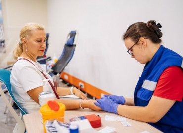 Корпоративные волонтеры сдали 13,5 литров крови в московском офисе промышленной группы ОМК