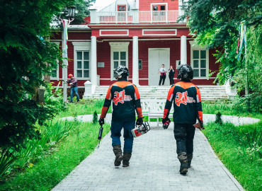 Более 40 волонтеров благоустроили парк усадьбы Семенова-Тян-Шанского в Липецкой области