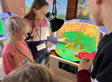 Дети с нарушениями слуха научили жителей Оренбурга создавать пластилиновых персонажей и снимать мультфильм